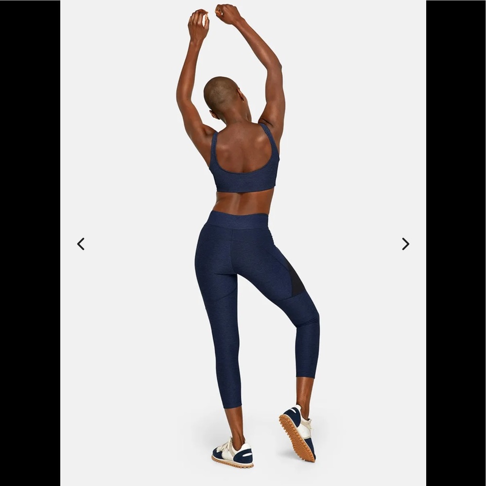 Outdoor Voices Warmup Legging
Engineered to sculpt,Textured Compression fabric - Picture 5 of 7